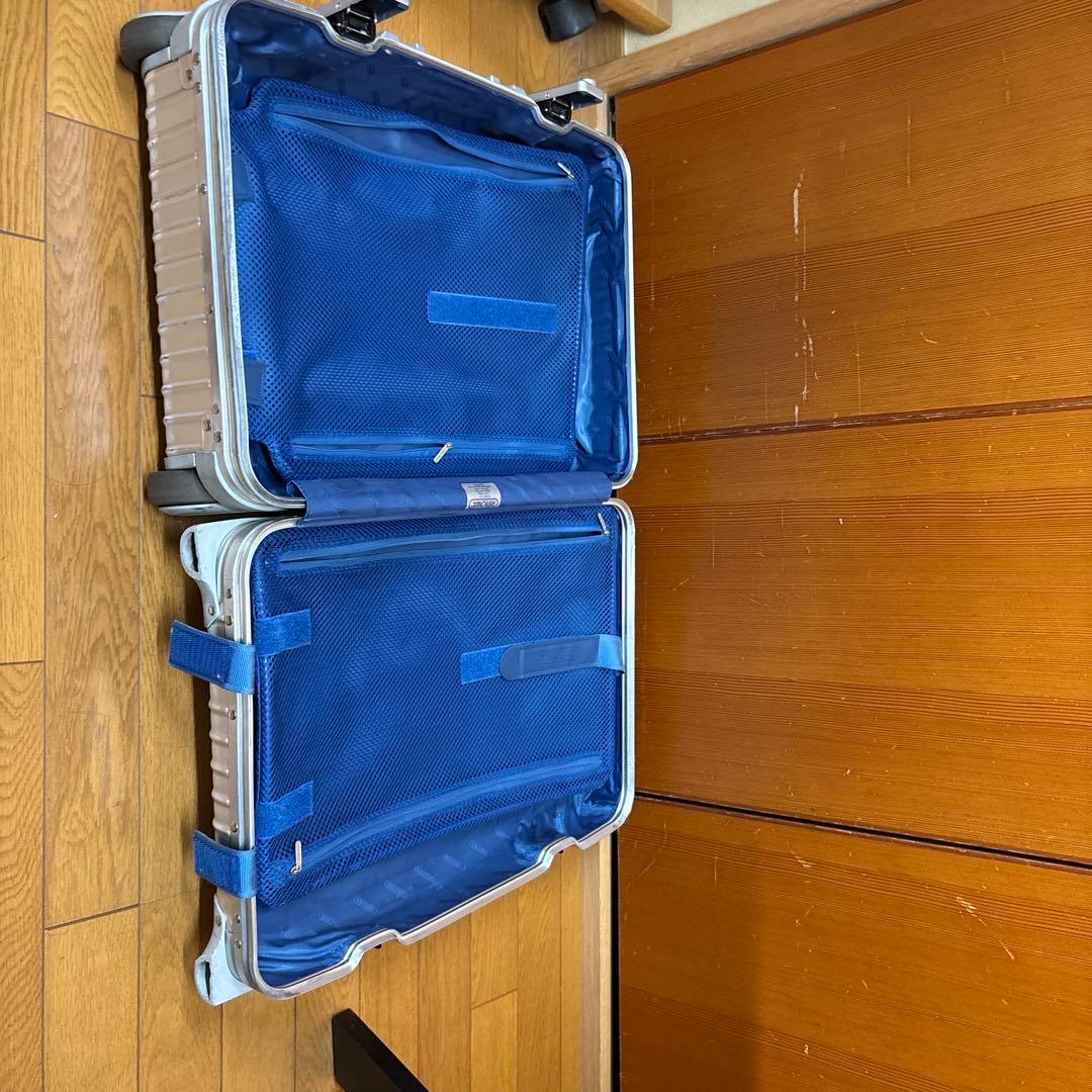 RIMOWA シルバーキャリーケース ストライプデザイン