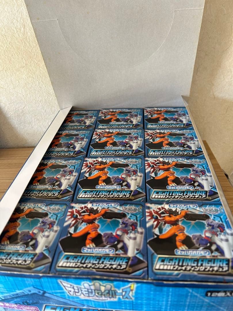 デジモンセイバーズ ファイティングフィギュア　box