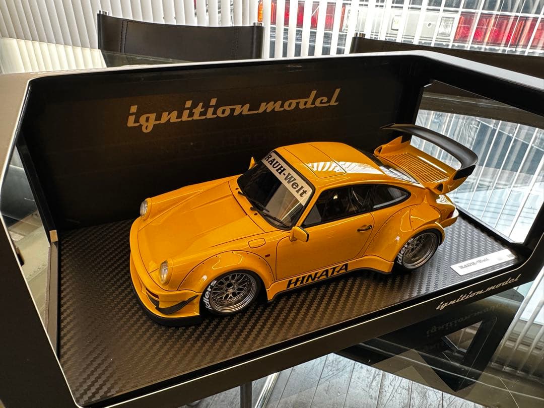 RWB930 ignition Model 1/18 イエロー
