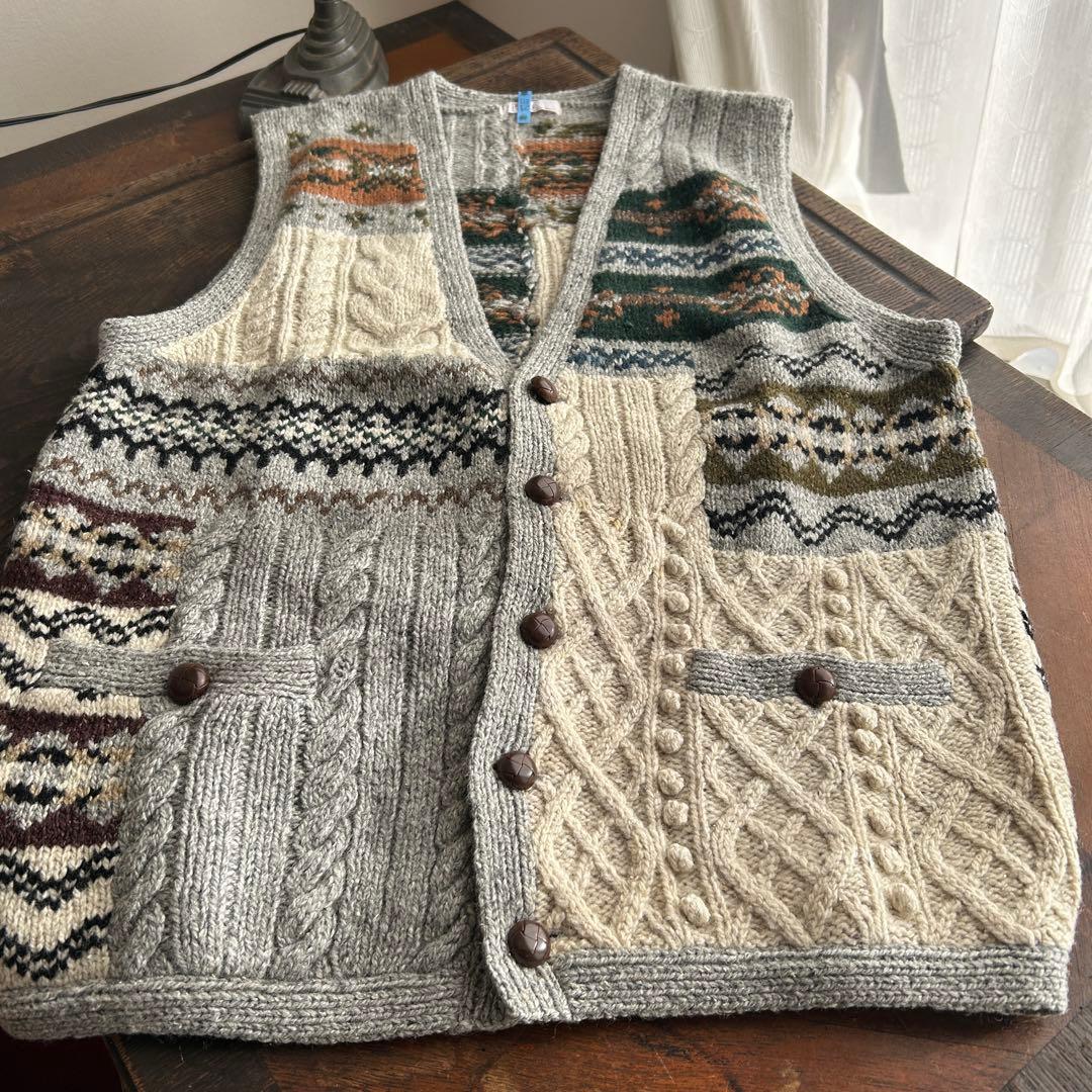 Papas 男性用ハンドニットのベスト　絹混ウール　革のクルミボタン使用