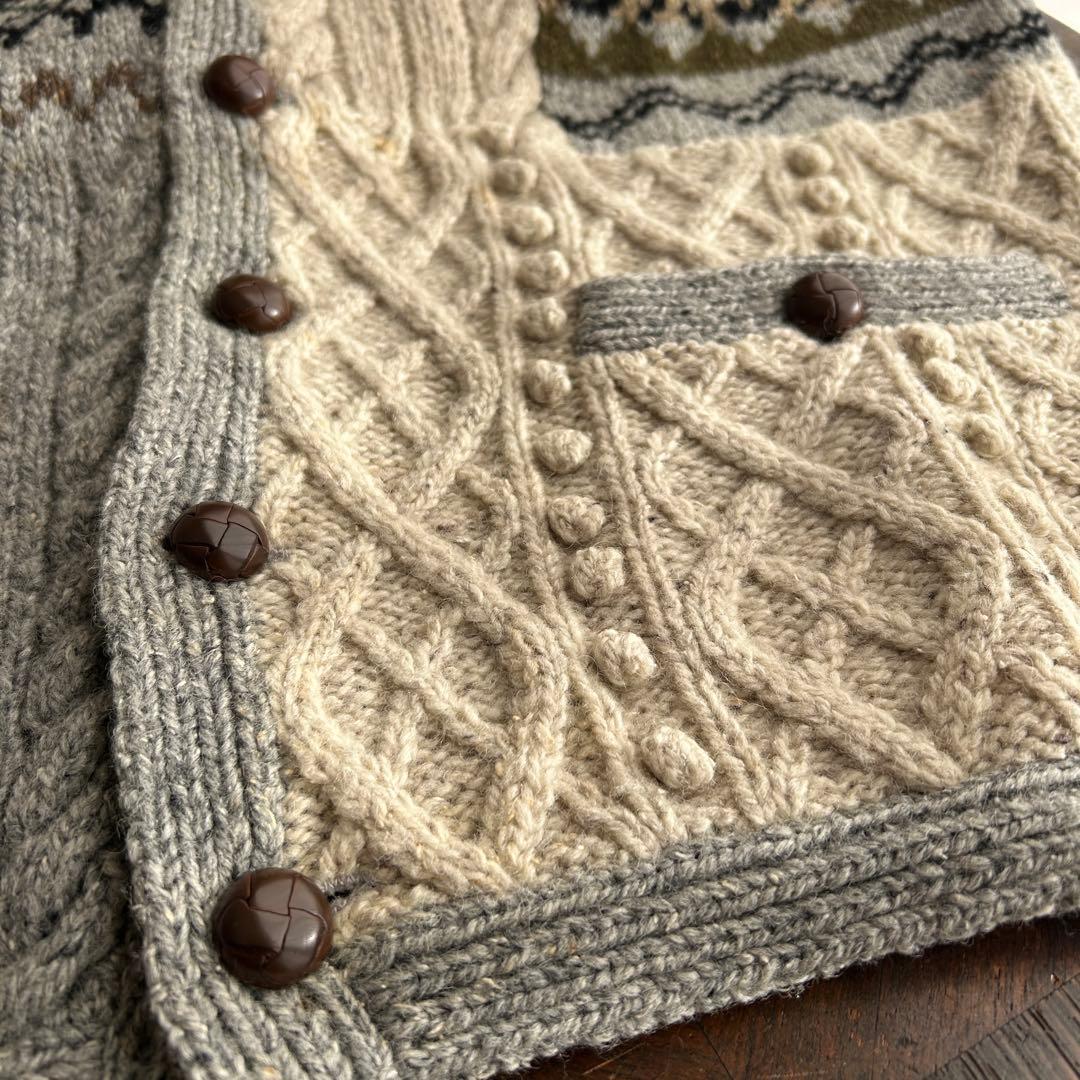 Papas 男性用ハンドニットのベスト　絹混ウール　革のクルミボタン使用