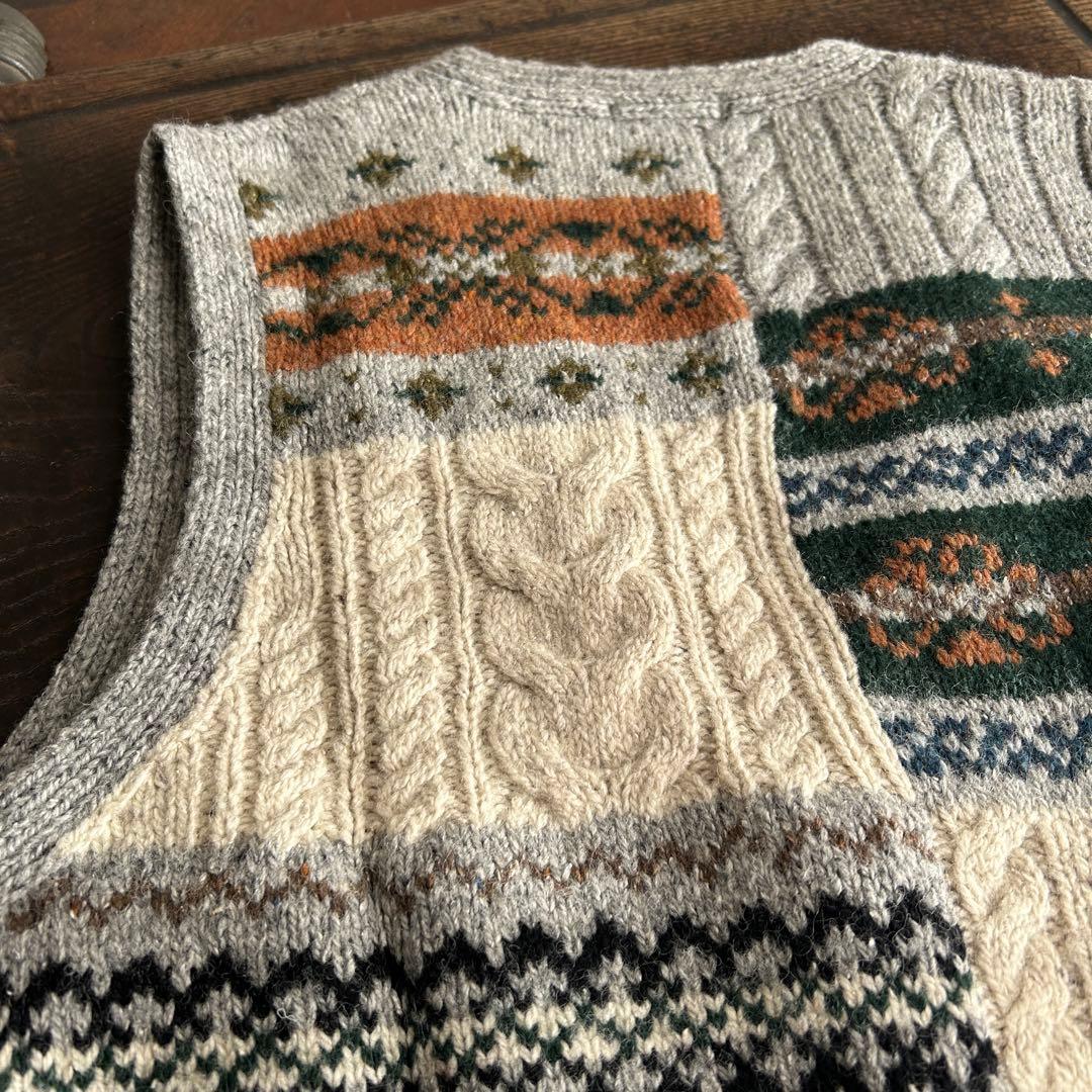 Papas 男性用ハンドニットのベスト　絹混ウール　革のクルミボタン使用