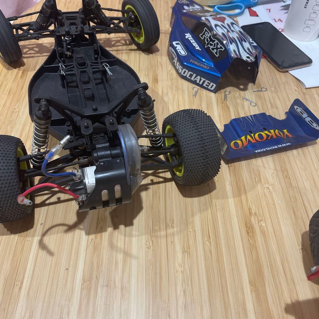 TEAM ASSOCIATED B4 1/10 バギーキット