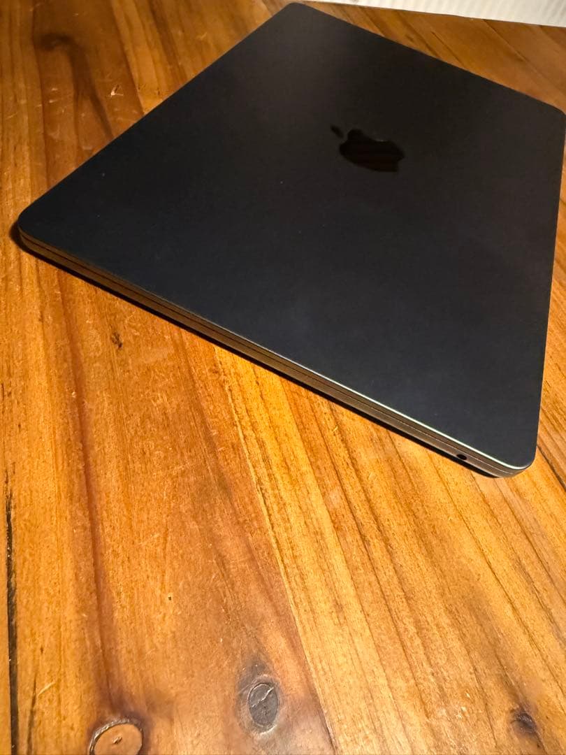 【ほぼ新品】M2 Macbook Air 256GB 8GB