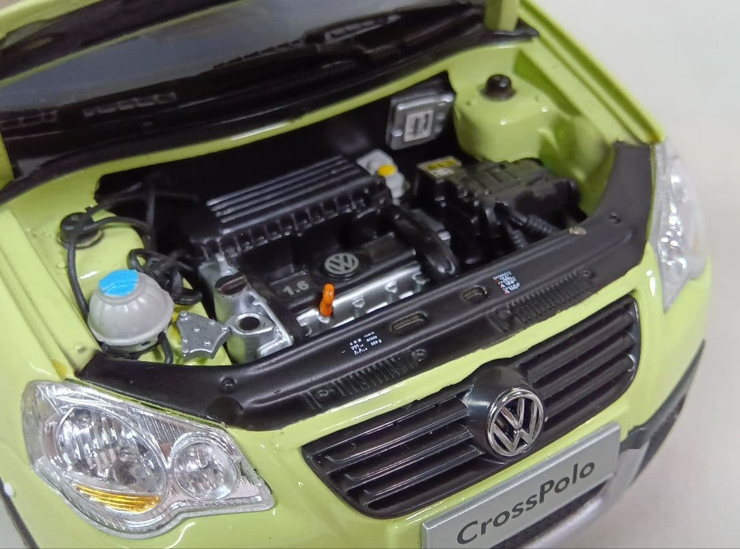 Volkswagen CROSS POLO　1/18　ライム　VW特注　ポロ