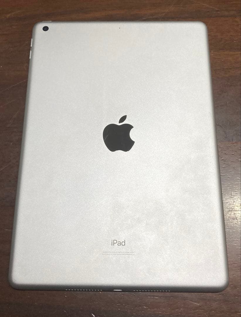 Apple ipad 第7世代 32GB wi-fiモデル　シルバー　カバー