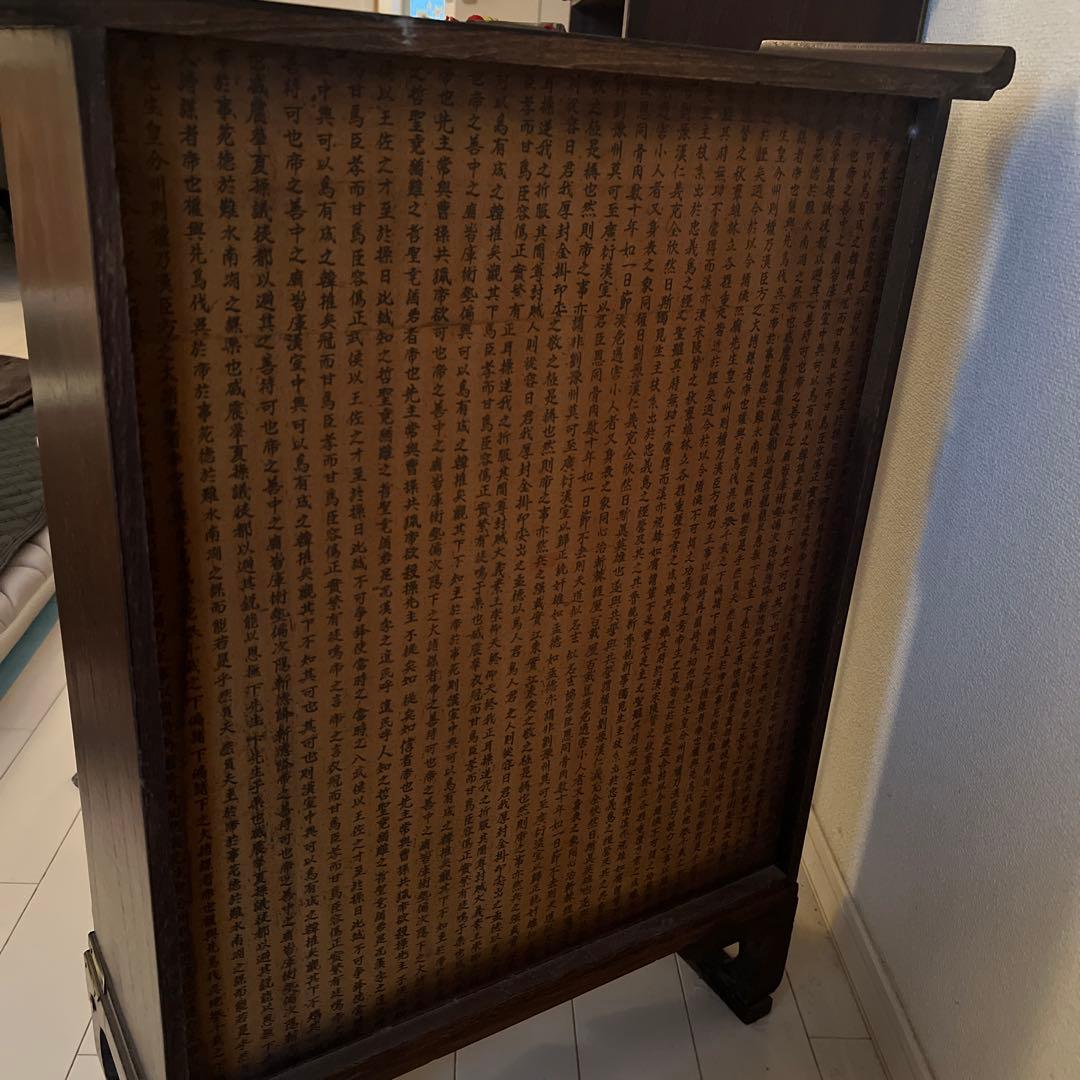 伝統的な木製箪笥 引き出し付き