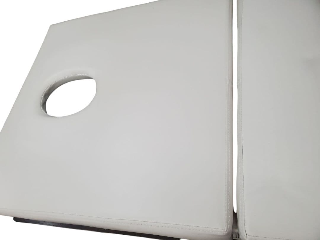 折りたたみ施術ベッド　ホワイト　整骨院整体　エステ　マッサージ　施術台