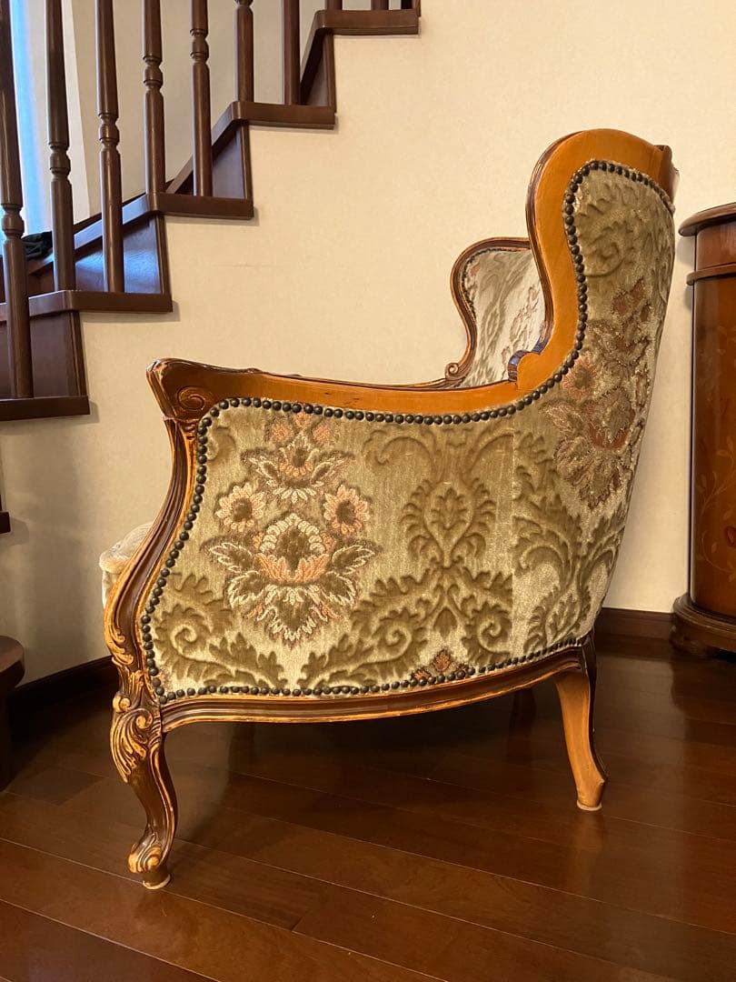 【イタリア製】美しい彫刻の高級アンティークソファ 木製椅子 ベージュ ゴブラン