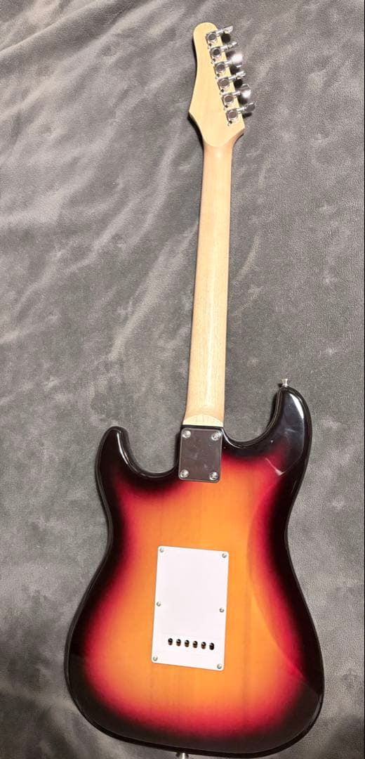PLAYTECH ST250 Rich Sunburst エレキギター