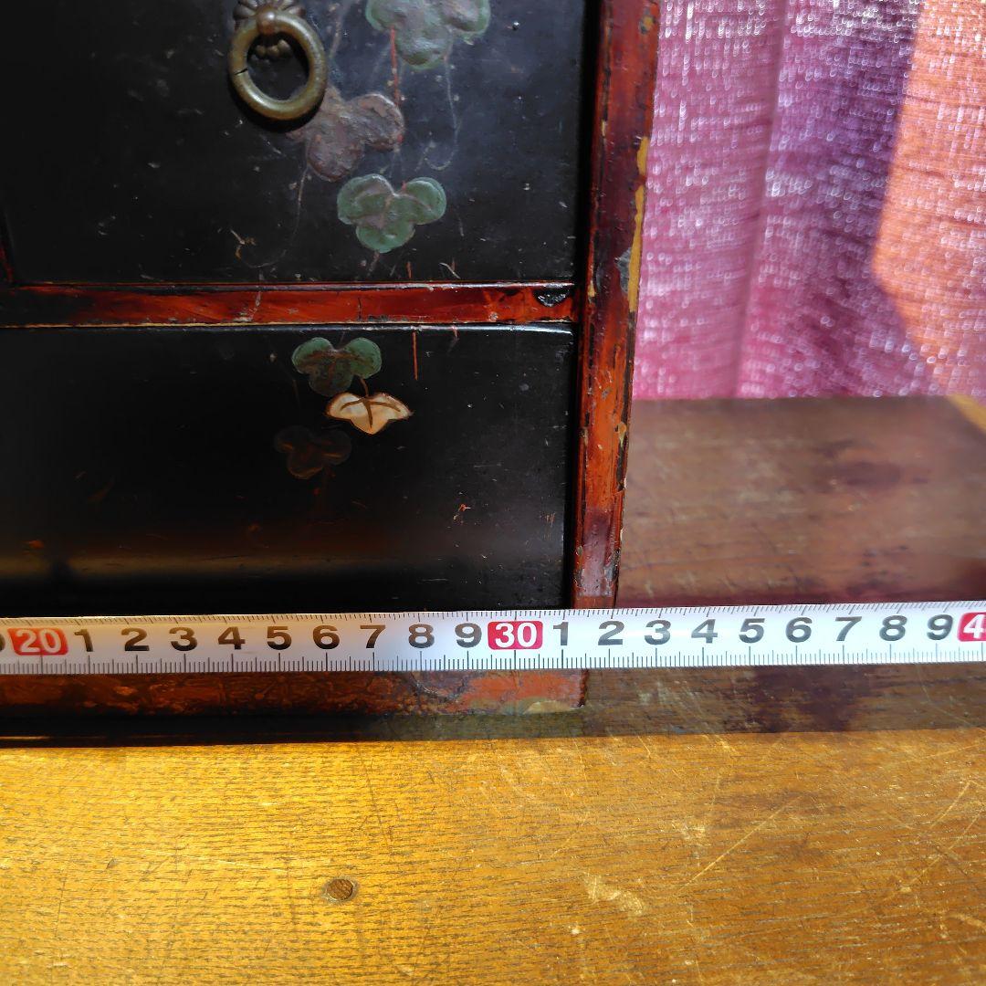 花柄の黒い木製箪笥 5引き出し