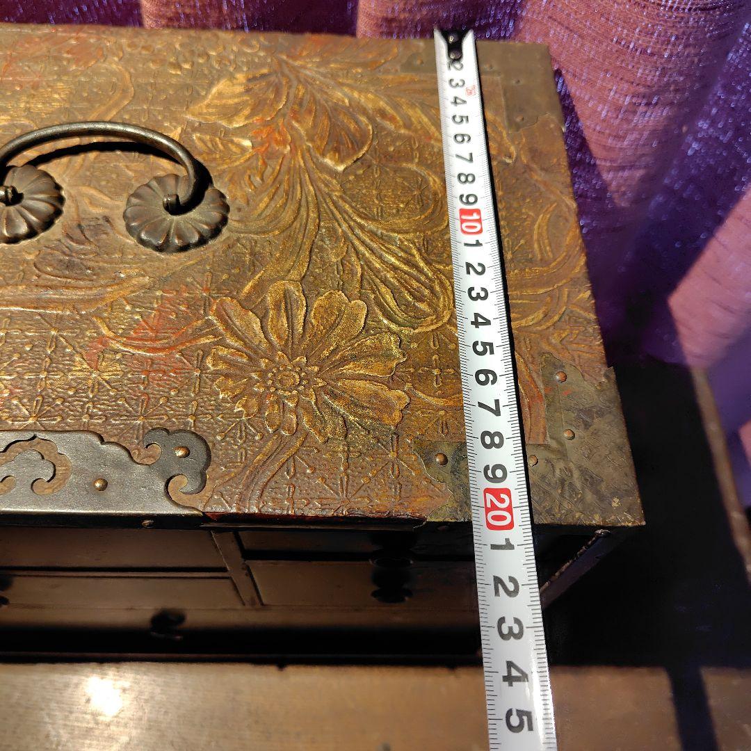 花柄の黒い木製箪笥 5引き出し