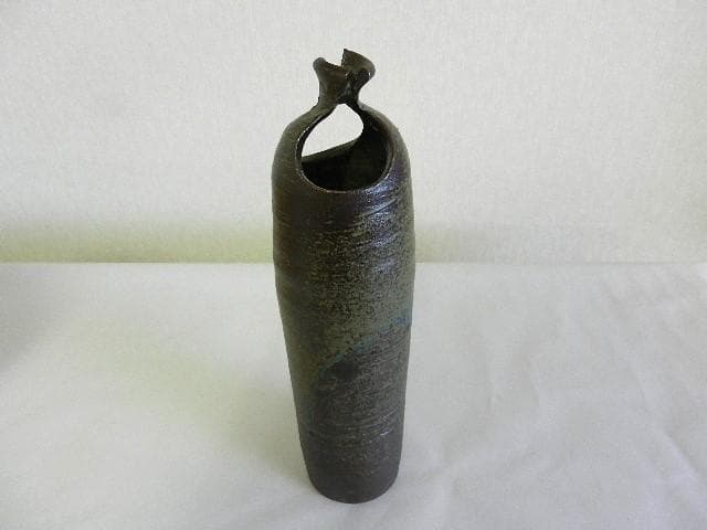 黒田光楽窯　「黒田光楽（耕三朗）」作　萬古焼花入（約高２６㌢、口４㌢、胴７㌢）