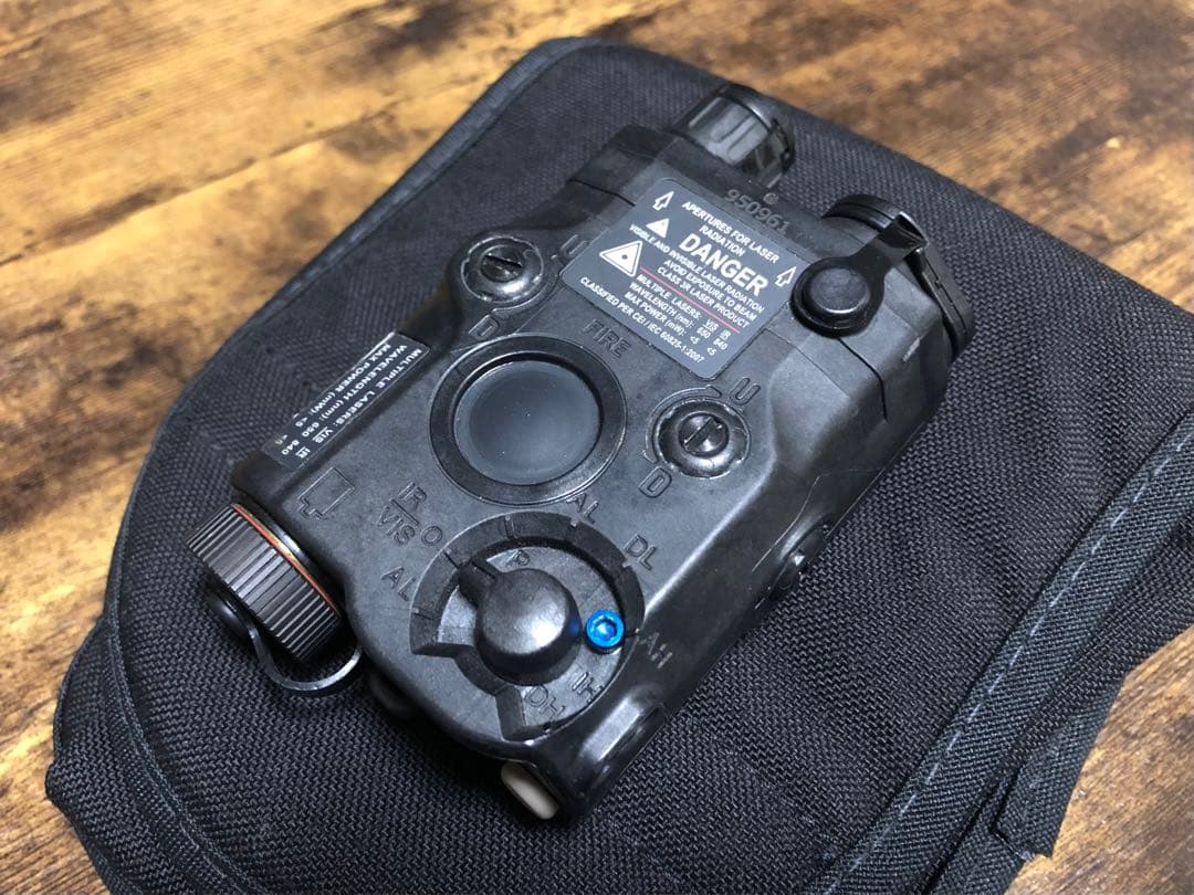 実物 AN/PEQ-15 ATPIAL-C