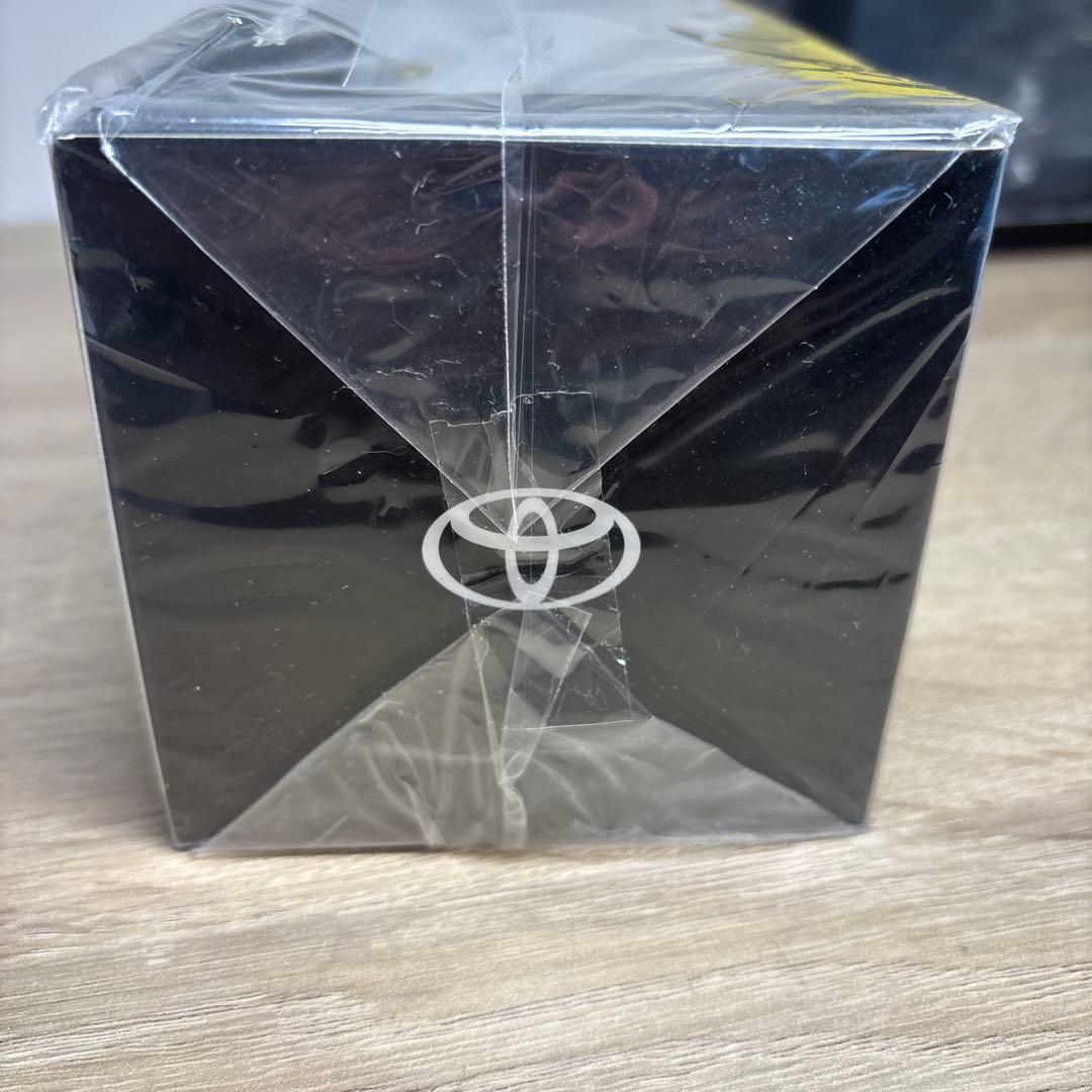 【新品未開封】トヨタ シエンタ ホワイトパール 1/30カラーサンプルミニカー