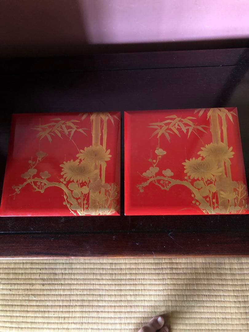 蔵にあった朱塗菊松竹梅文蒔絵重箱　五段重　二枚蓋