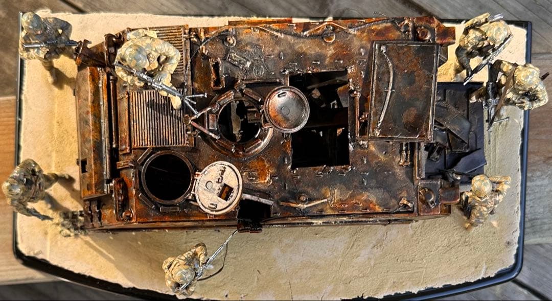 完成品プラモデル1/35 アメリカ M113A2 デザートワゴン＆兵士7体