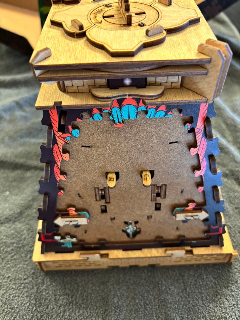 CLUE PUZZLE 太陽のピラミッド