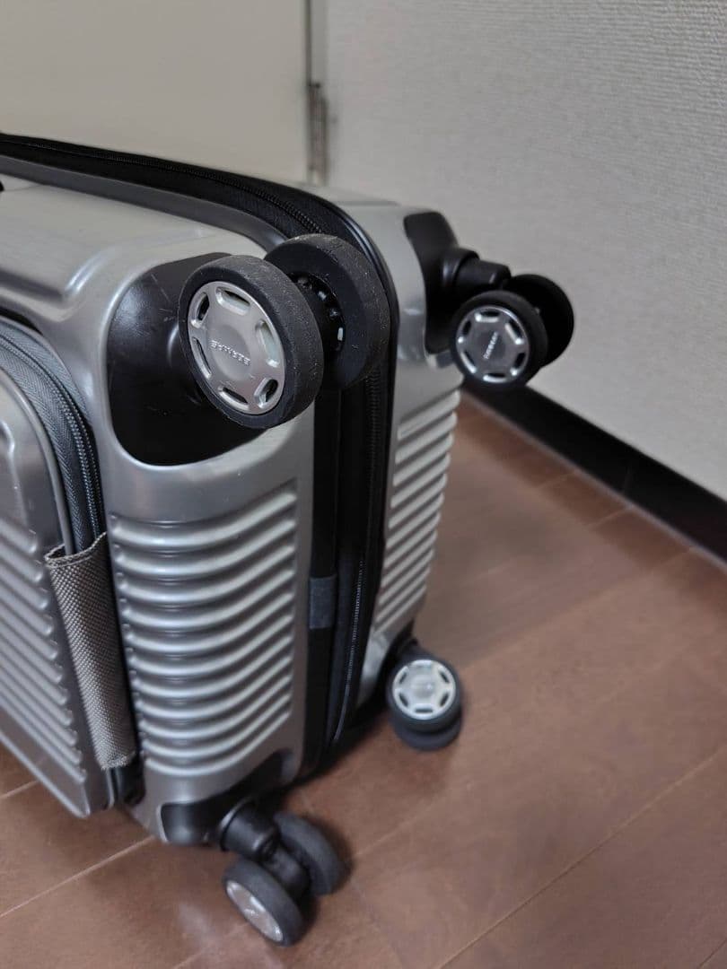 シルバー スーツケース TSAロック ビジネス 機内持ち込み