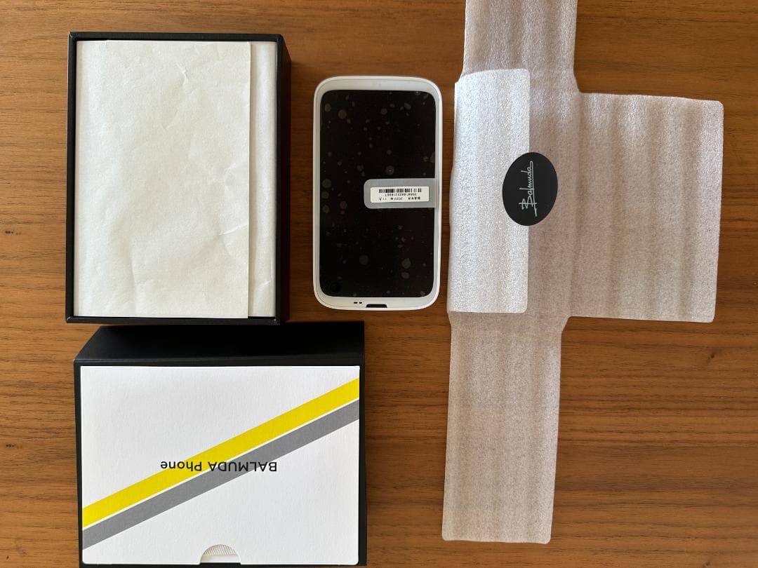 【あんだんご】バルミューダフォン（本体＋純正ケース＋純正ワイヤレス充電器）