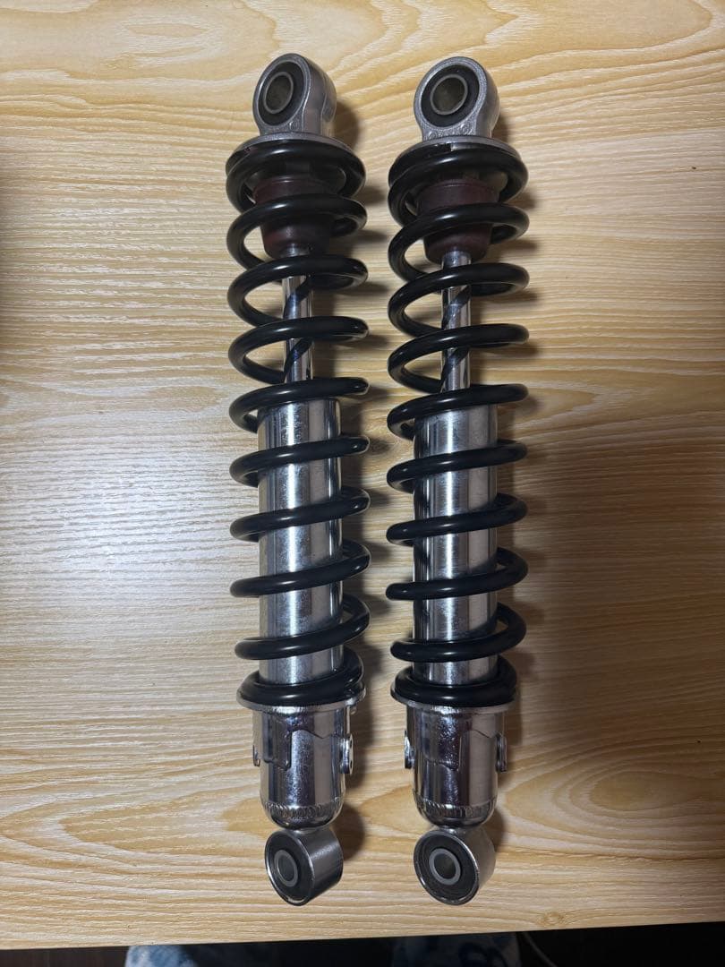 W800 純正リアサスペンション