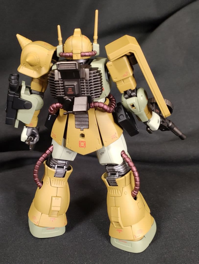 ガンプラ 塗装済完成品 ＨＧ ザク・デザートタイプ（ダブルアンテナ仕様）