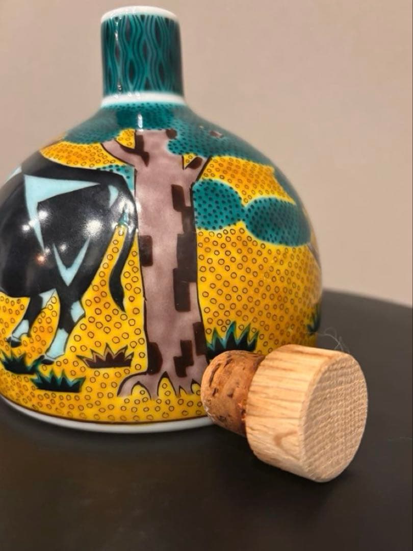 【九谷焼　竹鳳窯　吉田屋風牛の図 】サントリーブランデー　空きボトルのみ