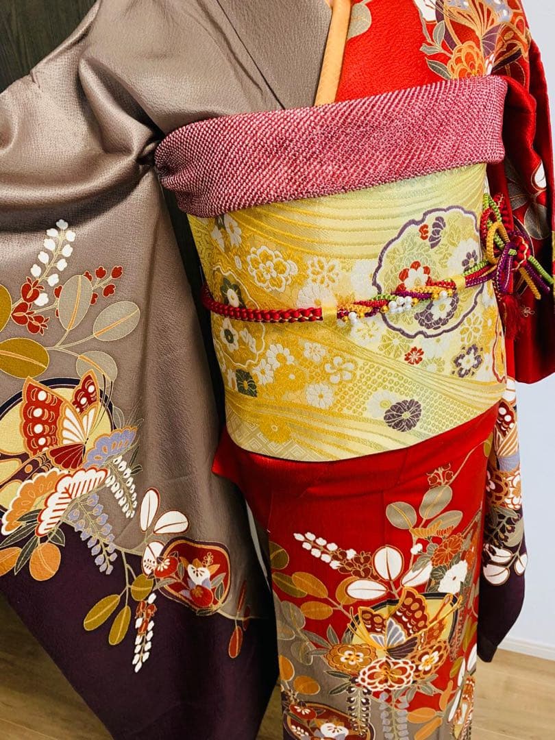 振袖フルセット豪華振袖　駒刺繍　舞蝶花丸文　金彩　正絹