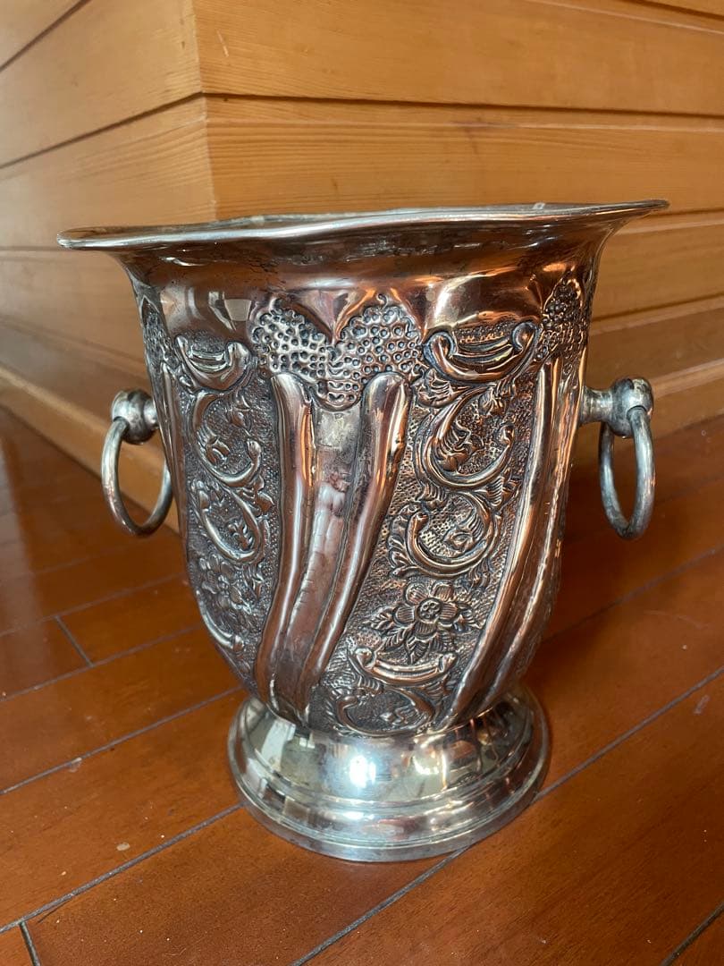 クリスマスが近くなったので、値下げします。装飾的なアンティークワインクーラー