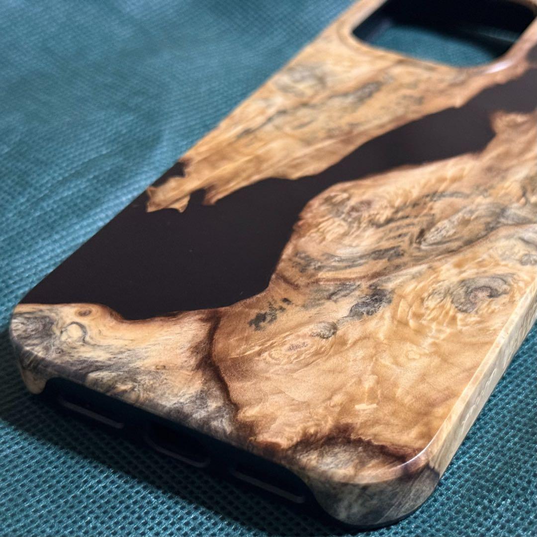 Carved iPhone 16 Pro Max スタビライズドウッド ケース