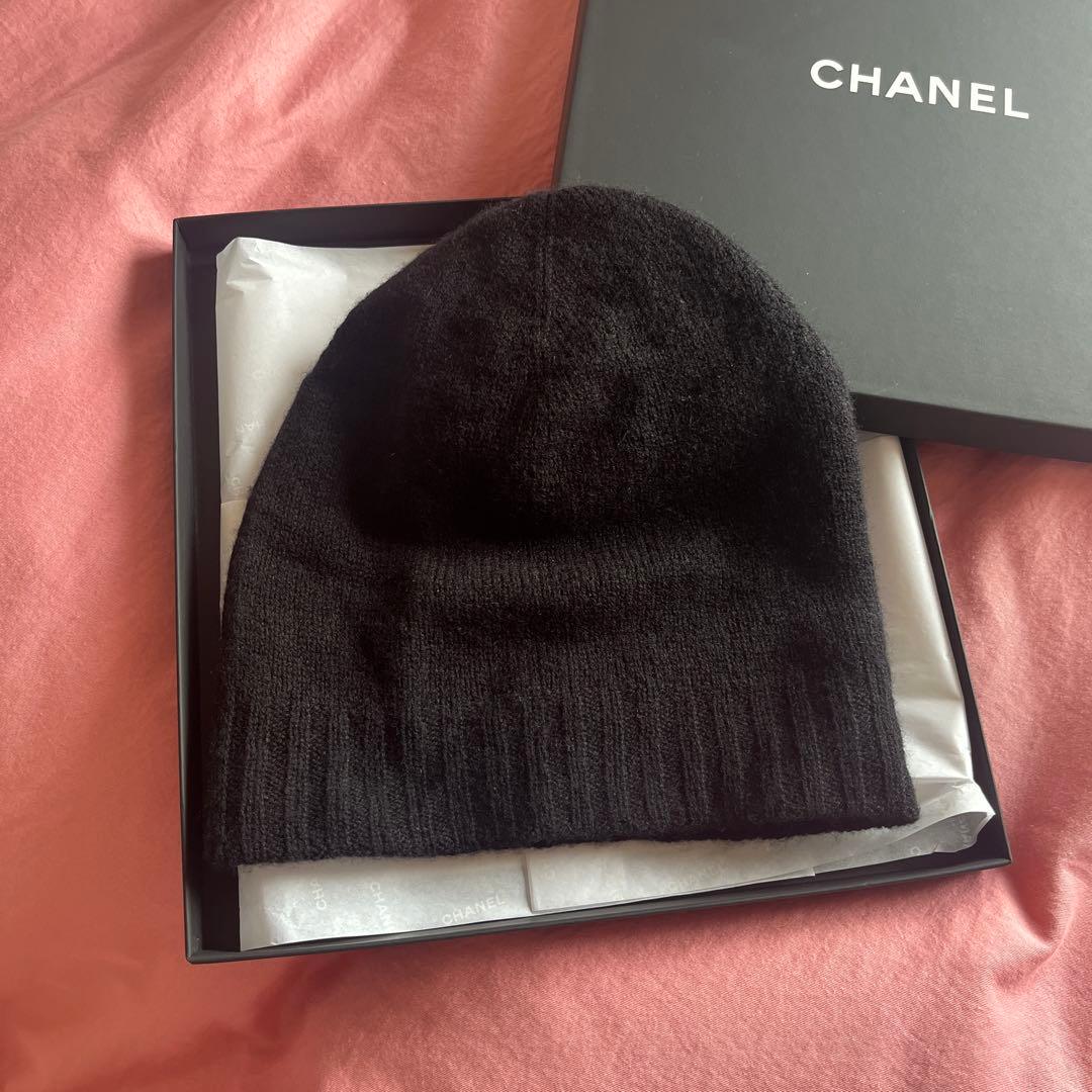 CHANEL ブラック ニット帽 ロゴ刺繍