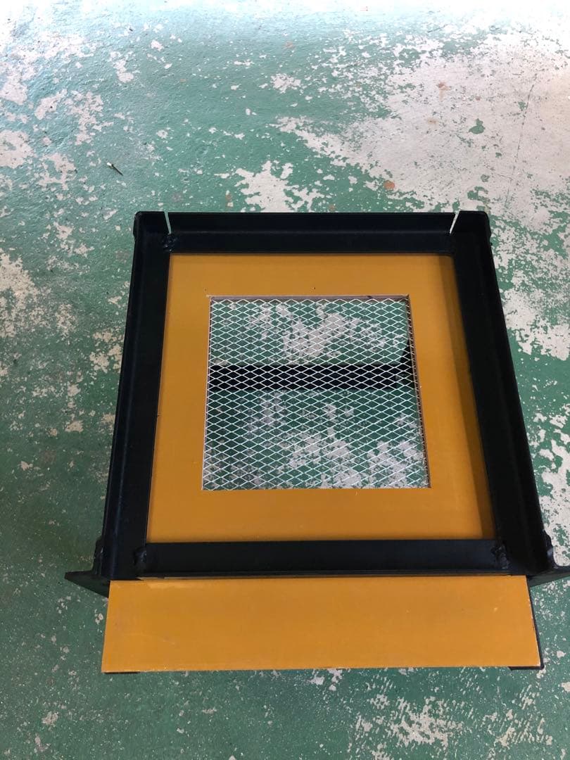 日本蜜蜂 重箱用巣箱台 メッシュ底板セット30cm用