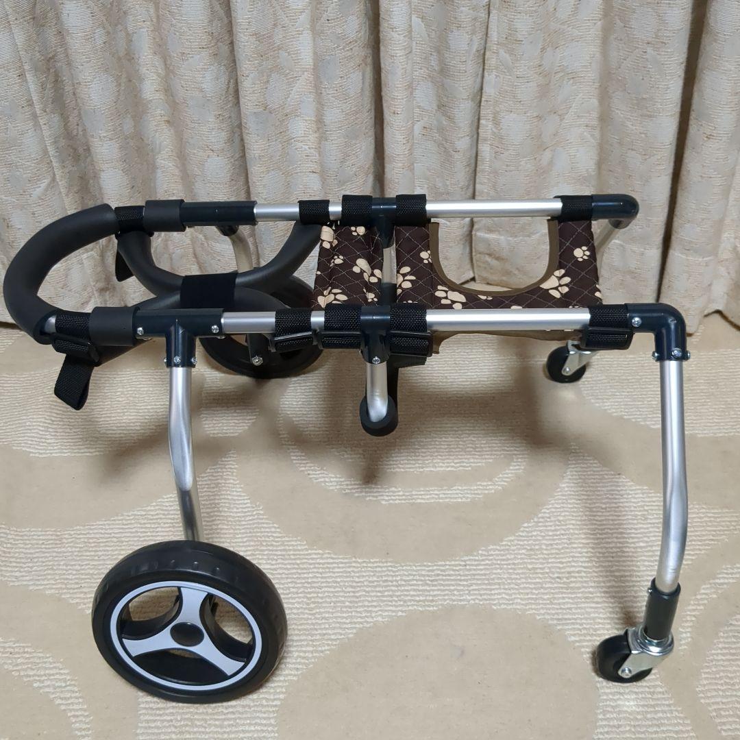 犬用4輪　リハビリ　食事補助　犬用車椅子　体制維持　犬の歩行器