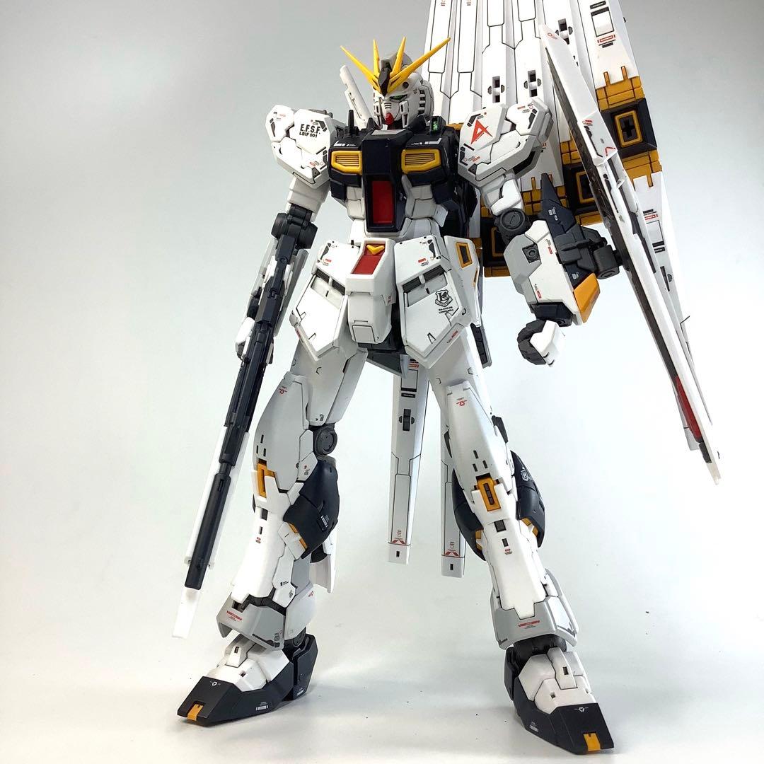 RG RX-93 νガンダム 塗装済完成品