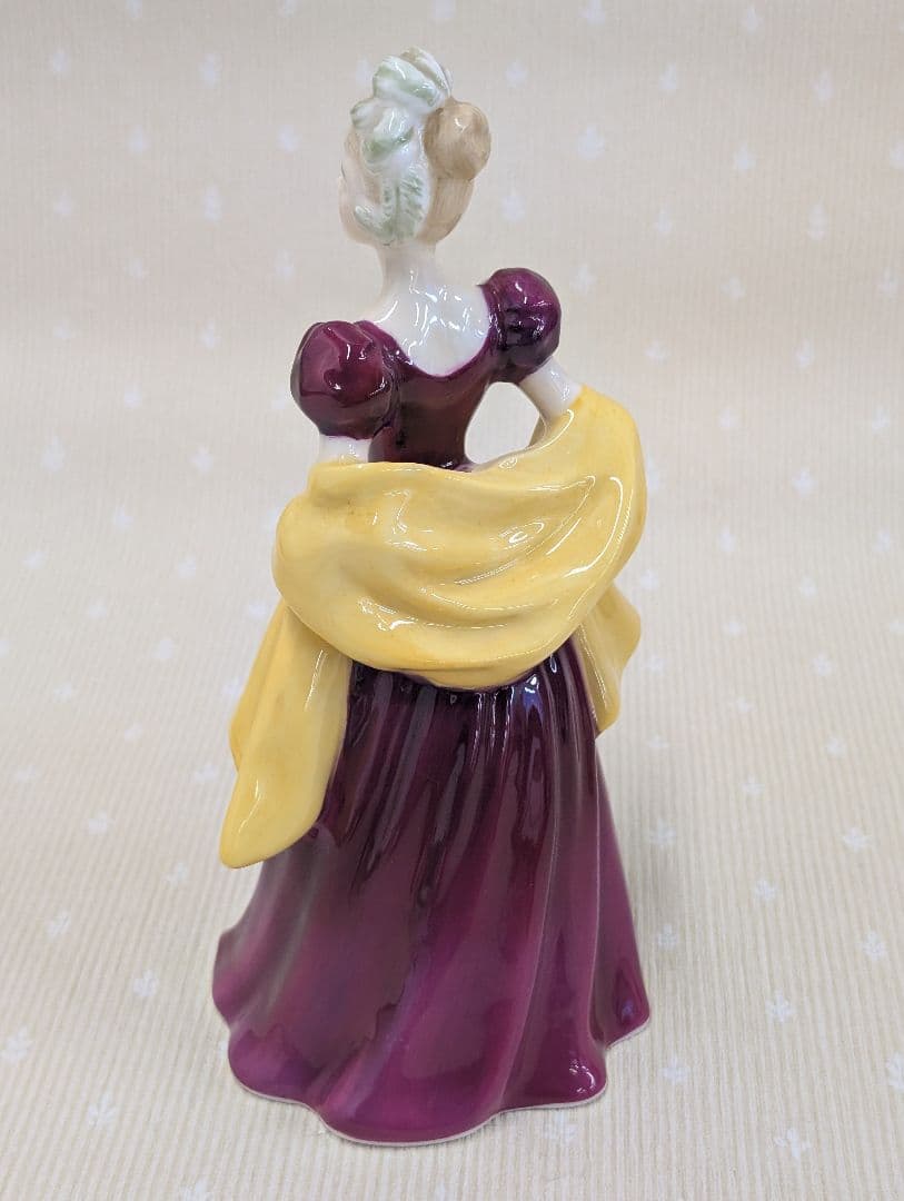 ✨️ロイヤル・ドルトン✨️フィギュリン Lorette ロレッタ HN 2337