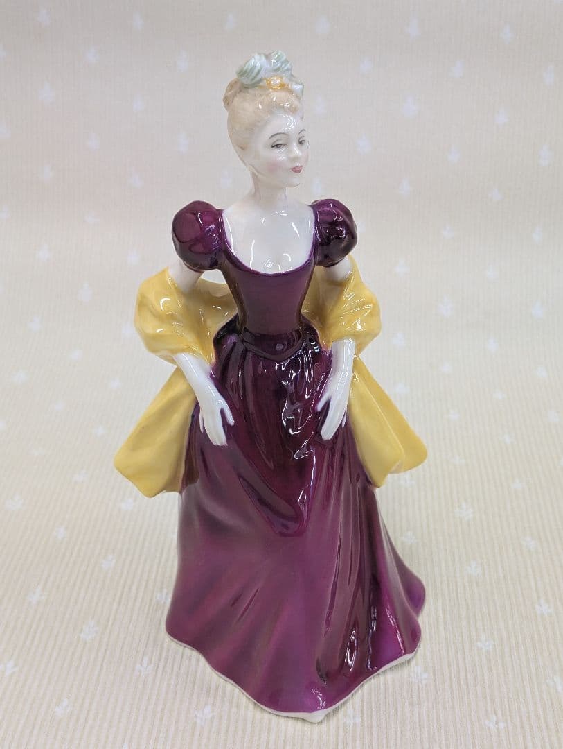 ✨️ロイヤル・ドルトン✨️フィギュリン Lorette ロレッタ HN 2337