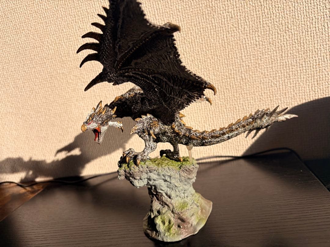 モンハン　リオレウス希少種　フィギュア クリエイターズモデル　リペイント