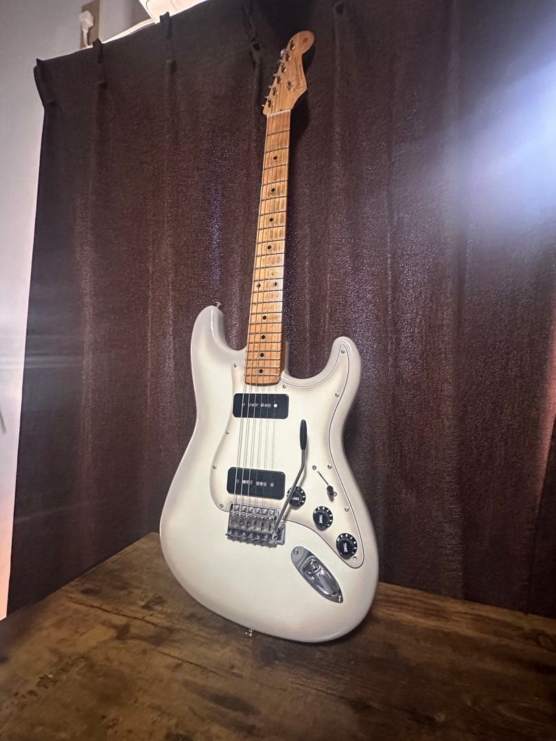 コンポーネント ストラトキャスター アンティグアバースト P90