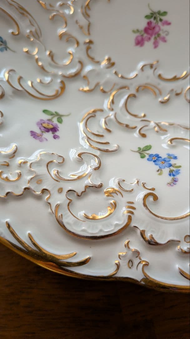 Meissen 27.5cm飾り皿　スクラッチなし一級品　 散らし小花 金彩