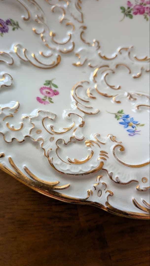 Meissen 27.5cm飾り皿　スクラッチなし一級品　 散らし小花 金彩