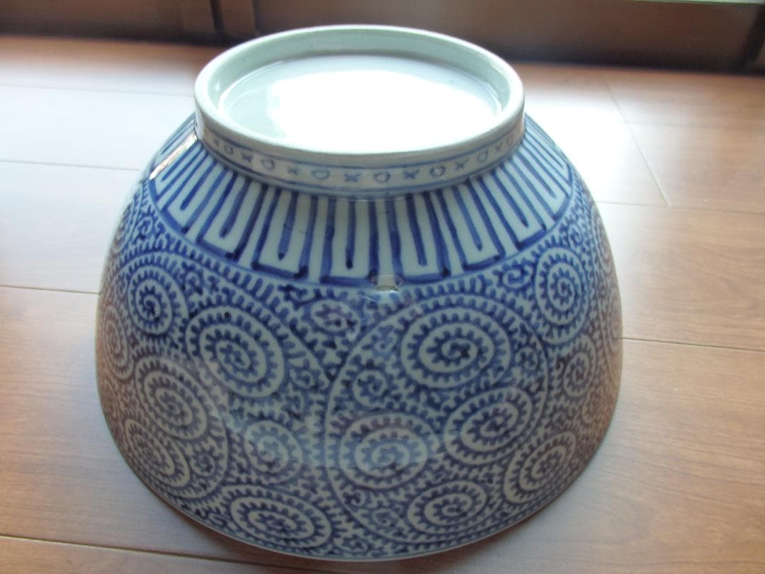 古伊万里 大鉢『波に跳ねうさぎ』蛸唐草文　染付　江戸期