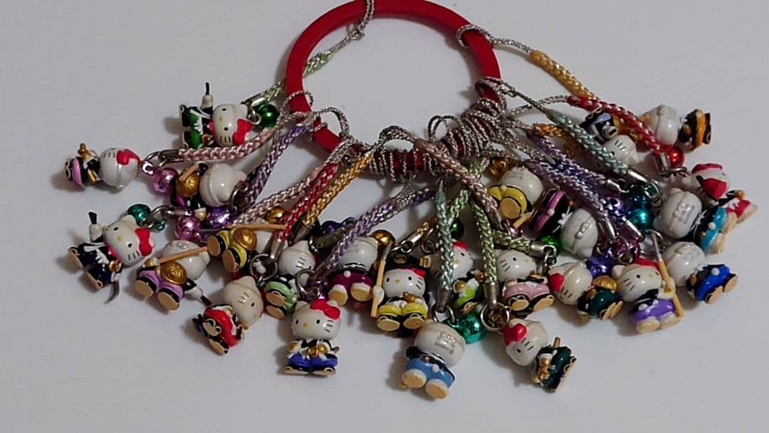 l*f様 ご当地ハローキティ ストラップ 約300個セット とても 状態は良くな