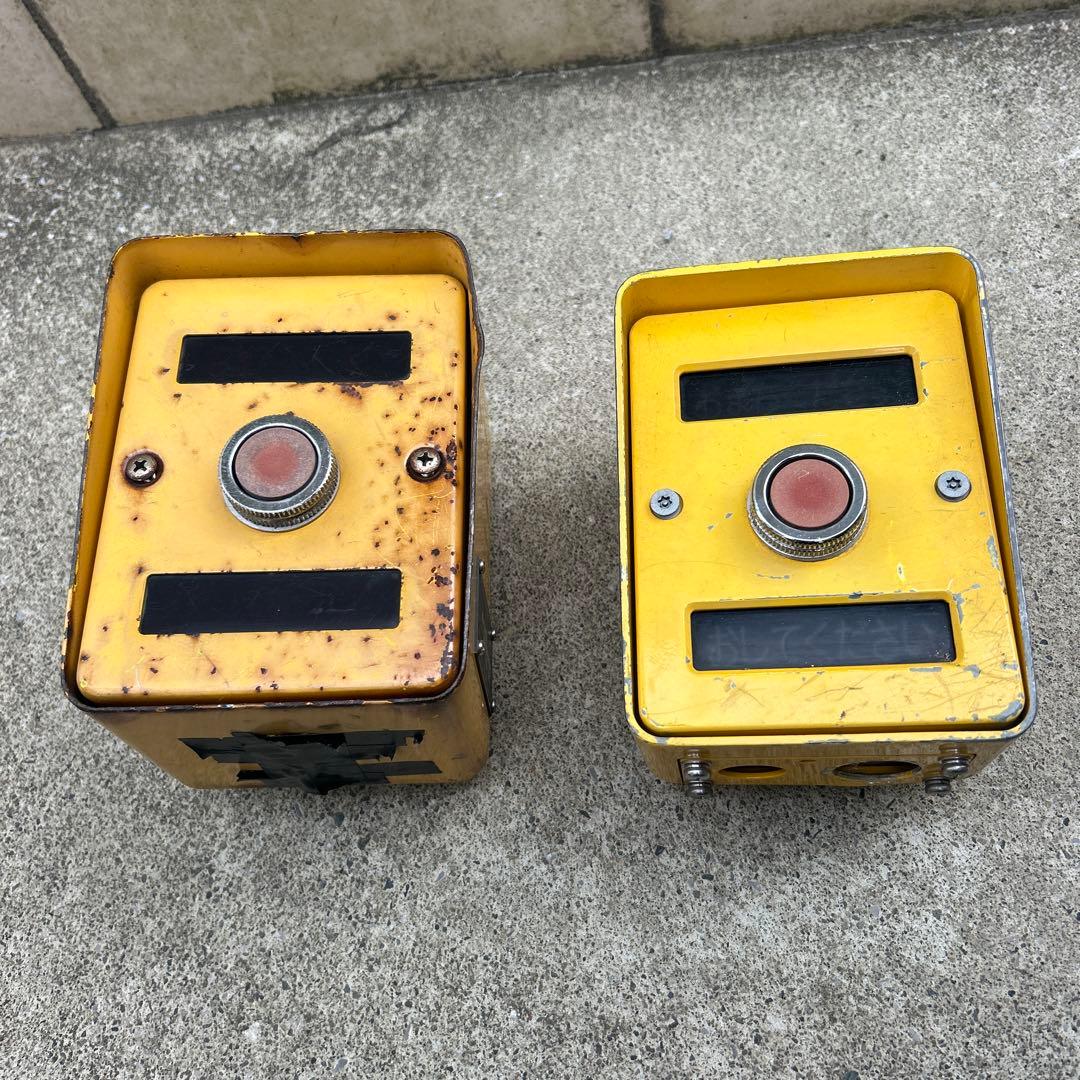 激レア‼️ 歩行者手押し信号ボタン黄色 ボックス型