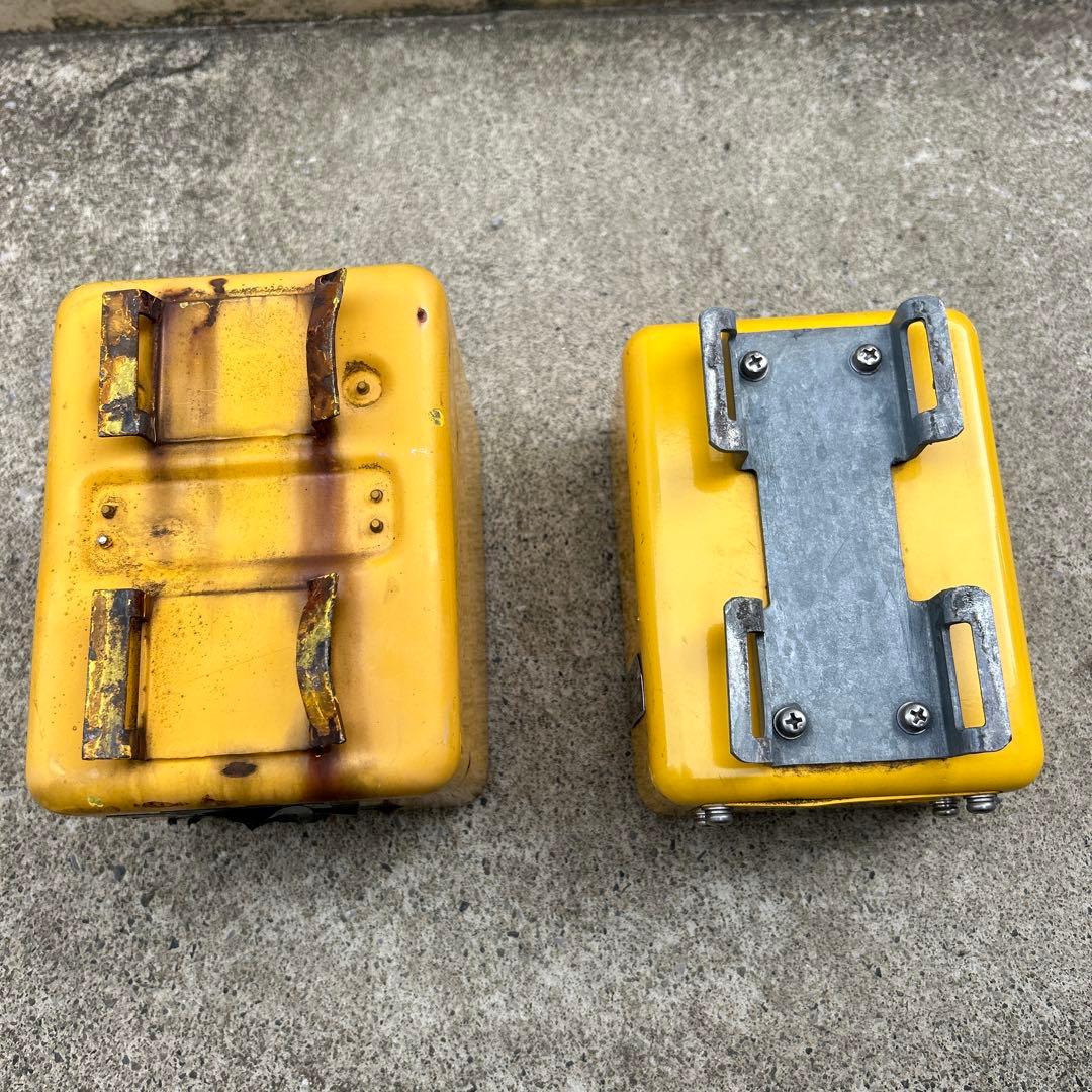 激レア‼️ 歩行者手押し信号ボタン黄色 ボックス型