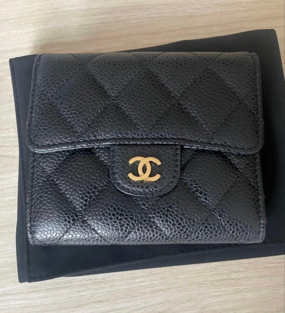 お値下げ中　美品　CHANEL ブラック レザー 二つ折り財布