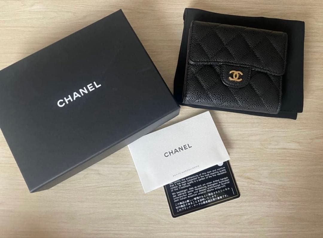 お値下げ中　美品　CHANEL ブラック レザー 二つ折り財布