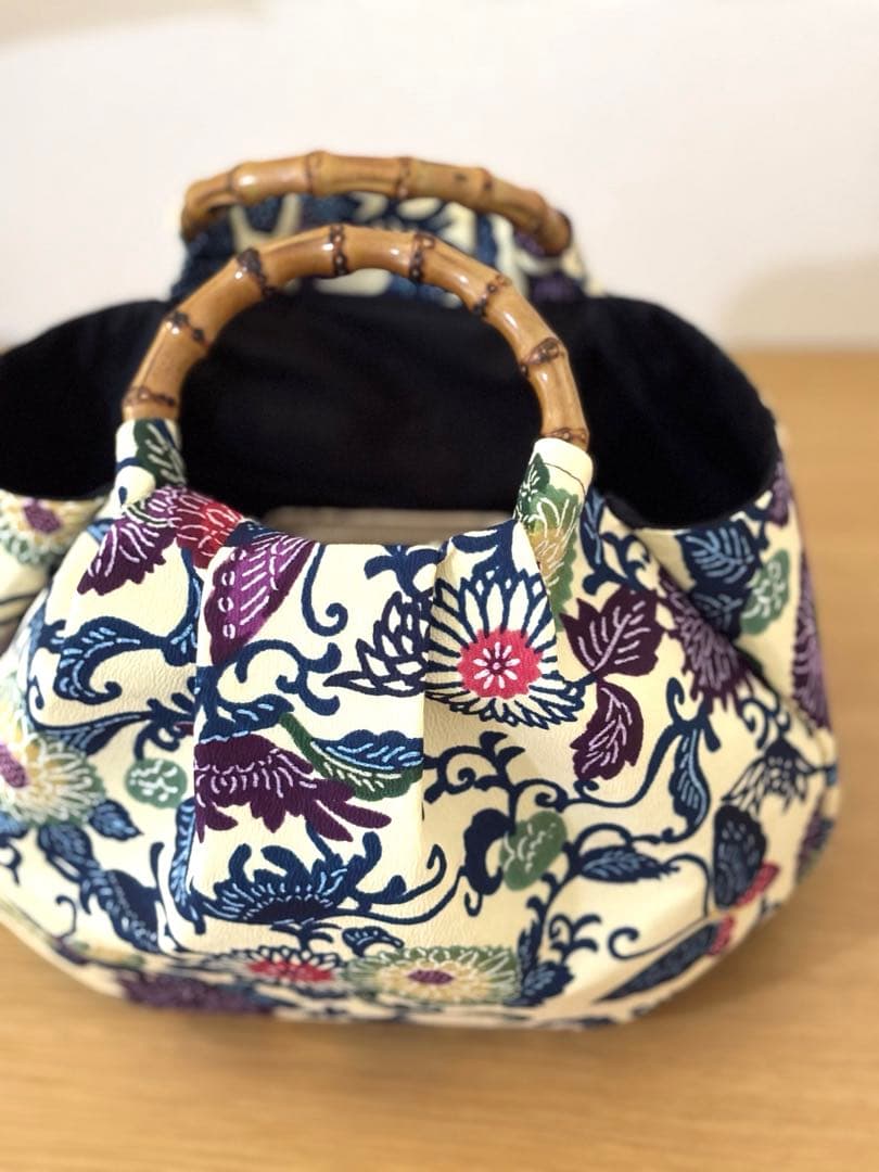 和装バック　着物バック　琉球紅型　紅型生地　菊と蝶（白)入学卒業結婚式七五三振袖