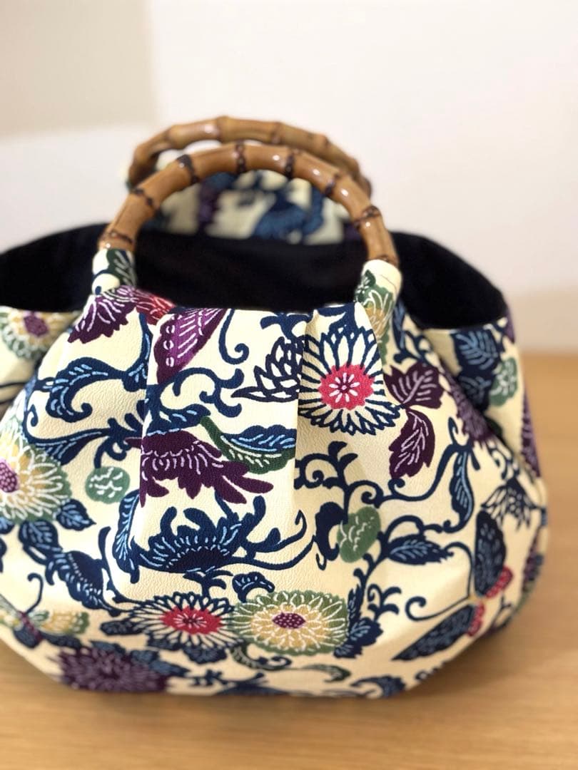 和装バック　着物バック　琉球紅型　紅型生地　菊と蝶（白)入学卒業結婚式七五三振袖