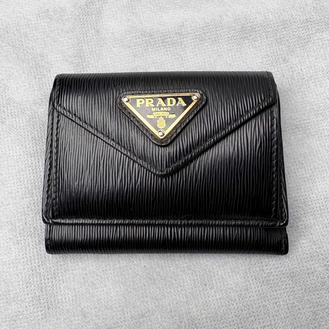 PRADA 三つ折り財布 トライアングルロゴ ヴィッテロムーブ レザー 三角ロゴ