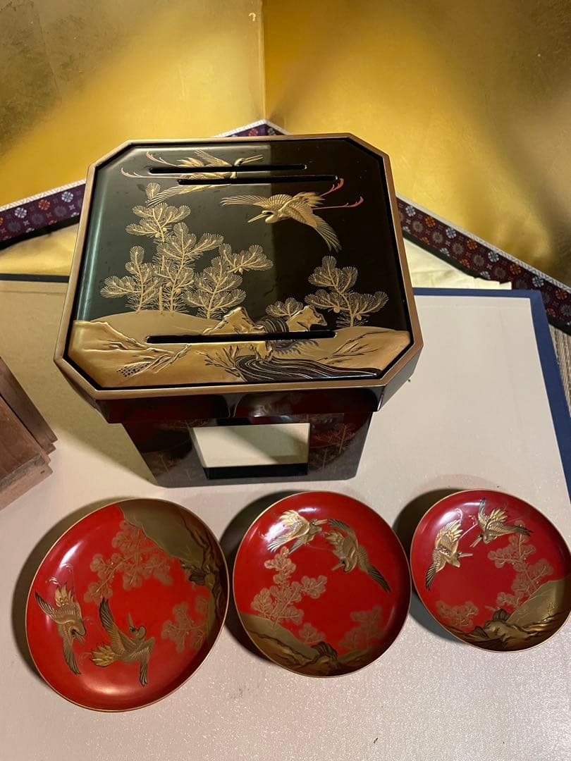 旧家蔵 黒漆塗 山水群鶴蒔絵 花月台 時代箱付・蒔絵盃台・大中小 三盃 時代物